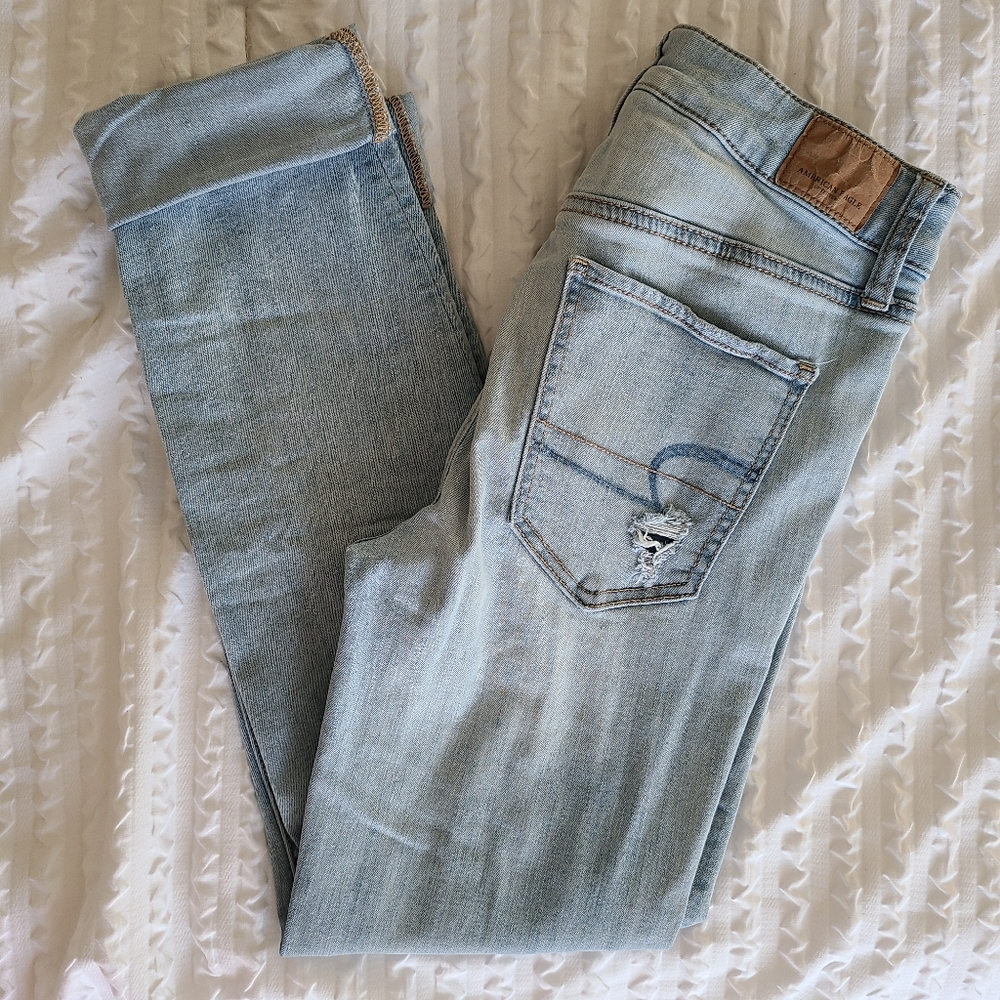 AE Distressed Hi-Rise Straight